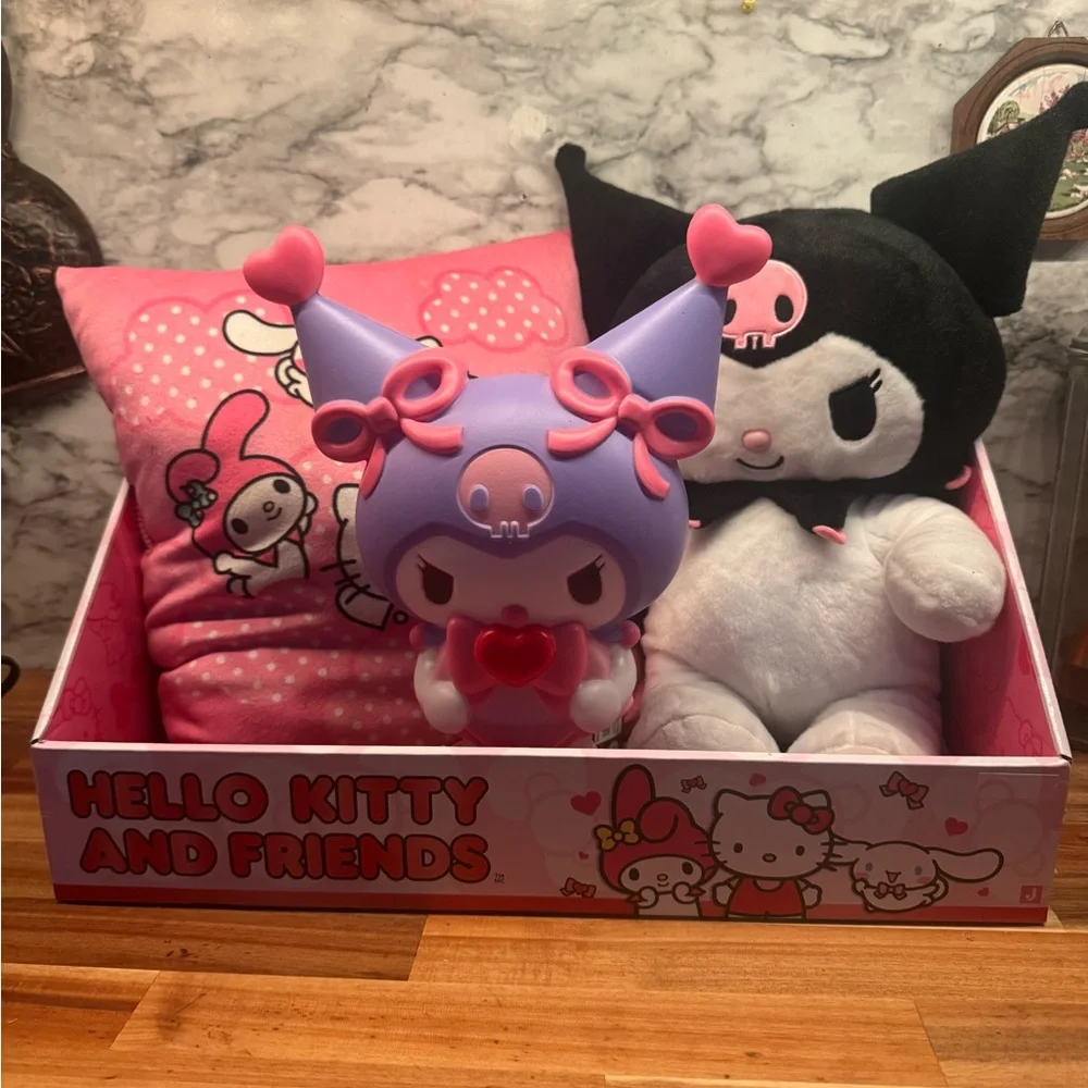 Hello Kitty and Friends display shelf